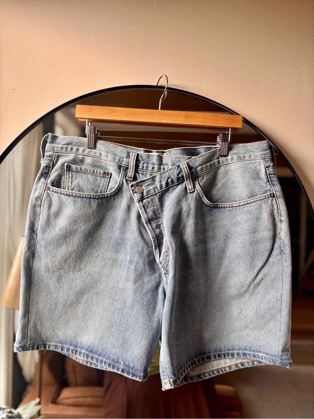 AGOLDE | criss cross mid length shorts | size 34 - Picture 2 of 4